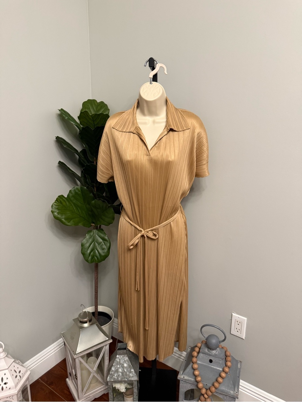 Sharagano Tan Pleated Short-Sleeve Midi Dress with Tie Belt